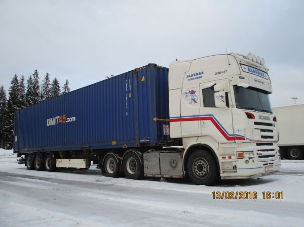 Kuljetusliike Alasmaan Scania R560
Kuljetusliike Alasmaa Oy:n Scania R560 puoliperävaunuyhdistelmä.
Avainsanat: Alasmaa Scania R560 ABC Hirvaskangas