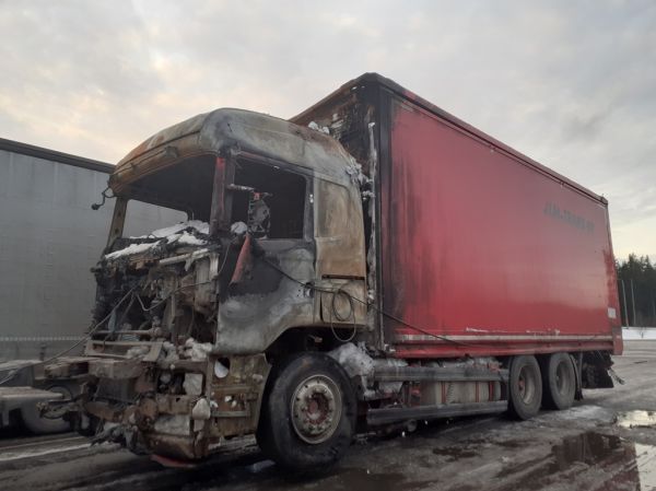 JLM-Transin Scania
JLM-Trans Oy:n Scania hakeauto tulipalon jäljiltä RM-Trucksin hinausauton perässä Hirvaskankaan ABC:llä 14.2.2023.

Avainsanat: JLM-Trans Scania ABC Hirvaskangas Tulipalo