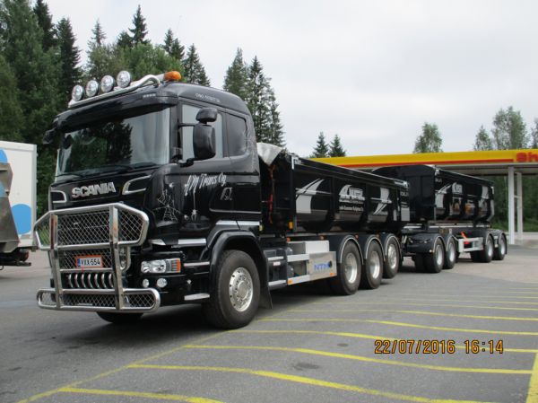 HM Transin Scania R00 
HM Trans Oy:n Scania R00 "Black Widow" sorayhdistelmä 
Avainsanat: HM-Trans Scania R500 Black Widow Shell Hirvaskangas
