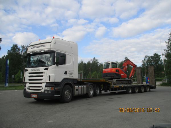 Maansiirto J Nurmisen Scania R560
Maansiirto J Nurminen Oy:n Scania R560 lavettiyhdistelmä.
Avainsanat: Nurminen Scania R560