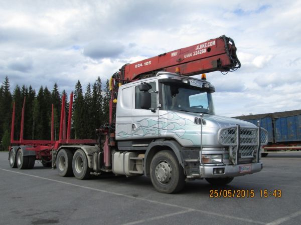 Kaupin puutavaraliikkeen Scania T124
Kaupin puutavaraliikkeen Scania T124 puutavarayhdistelmä.
Avainsanat: Kauppi Scania T124 ABC Hirvaskangas