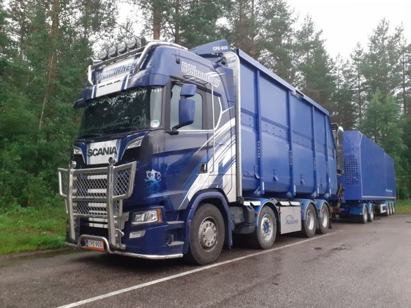 Kuljetus Nokkasen Scania
Kuljetus Nokkanen Oy:n Scania energiapuuyhdistelmä.
Avainsanat: Nokkanen Scania Shell Hirvaskangas
