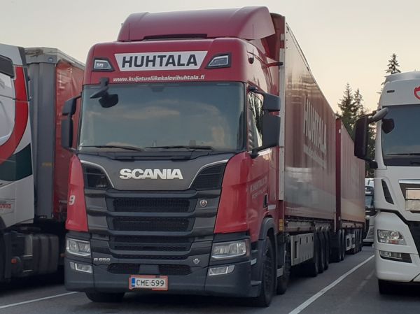 Kuljetusliike K Huhtalan Scania R650
Kuljetusliike K Huhtala Oy:n Scania R650 täysperävaunuyhdistelmä.
Avainsanat: Huhtala Scania R650 ABC Hirvaskangas 9