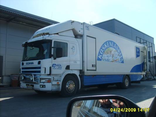 Kuljetusliike E Taulun Scania 94
Valion ajossa oleva Kuljetusliike E Taulu Oy:n Scania 94 maitoauto.
Avainsanat: Valio Taulu Scania 94 Hirvaskangas Koskenlaskija