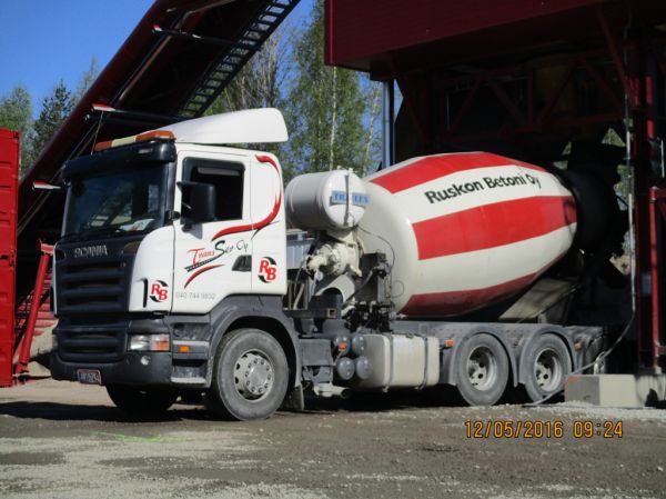 Transserin Scania
Ruskon Betonin ajossa oleva Transser Oy:n Scania betoniauto.
Avainsanat: Transser Scania