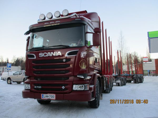 Vesannon Kuljetuksen Scania R730
Vesannon Kuljetus Oy:n Scania R730 puutavarayhdistelmä.
Avainsanat: Vesannon Kuljetus Scania R730