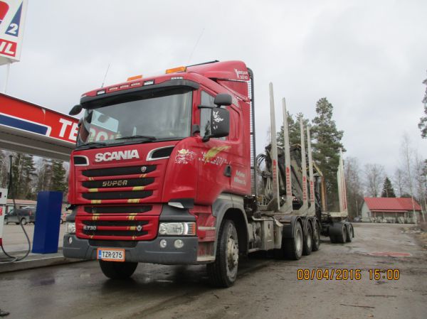 Kuljetus Villmanin Scania R730
Kuljetus Villman Oy:n Scania R730 puutavarayhdistelmä.
Avainsanat: Villman Scania R730