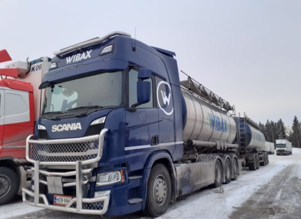 Wibaxin Scania
Wibax Oy:n Scania säiliöyhdistelmä.
Avainsanat: Wibax Scania ABC Hirvaskangas