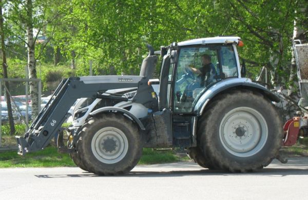 T 2014??
Uus teekkari valtu, parempi kuva mitä edellisen bongaama.
Avainsanat: valtra t