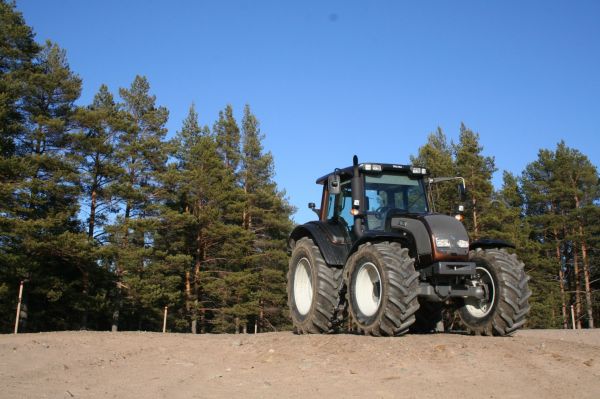 Valtra N141
Avainsanat: valtra traktori
