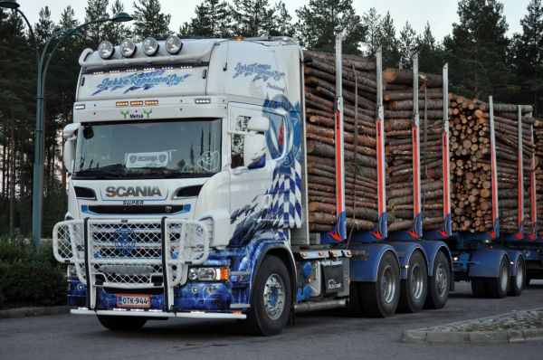 Roposen Scania
Jukka Roponen Oy:n Scania R620 puuauto
Avainsanat: Roponen Scania R620 puuauto