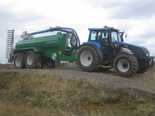 Valtra+Agronic
Haisevaa elämää keväällä
Avainsanat: valtra agronic