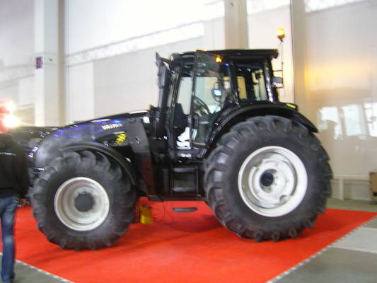 ACS:ssän ainoa tuunattu traktori
valtra T191 revolution 
Avainsanat: valtra T191 revolution