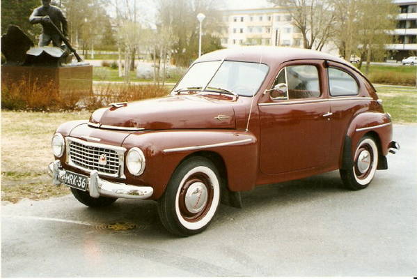 Volvo PV 444 vm. 1956
Volvo PV444-KS 2d Sedan. Entisöin tämän eka kerran 1970-luvulla. 1990-luvulla tein sitten täydellisen museoentisöinin.
Avainsanat: Volvo PV PV444 museoajoneuvo