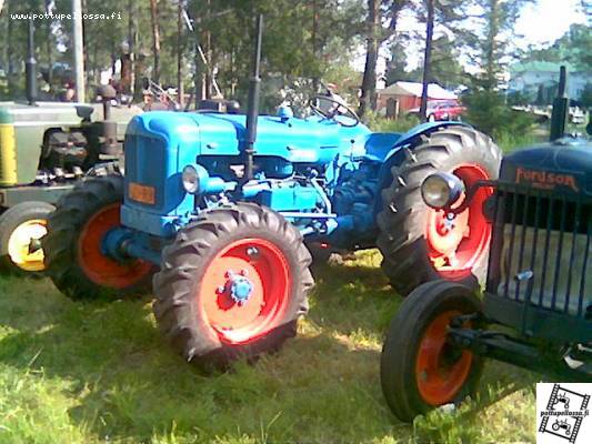 fordson major
kuvia weteraani päiviltä oulaisista -06
Avainsanat: fordson major