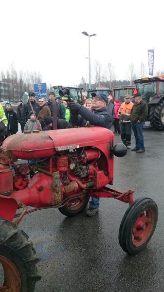 Keuruun traktorien kokoontumisajot
Avainsanat: keuruu kokoontumisajot