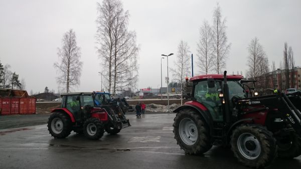 Keuruun traktorien kokoontumisajot
Avainsanat: keuruu kokoontumisajot