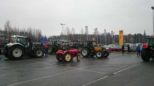 Keuruun traktorien kokoontumisajot
Avainsanat: keuruu kokoontumisajot