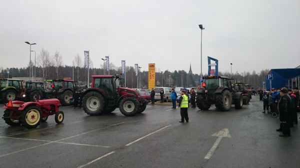 Keuruun traktorien kokoontumisajot
Avainsanat: keuruu kokoontumisajot