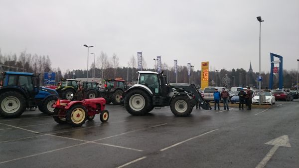 Keuruun traktorien kokoontumisajot
Avainsanat: keuruu kokoontumisajot