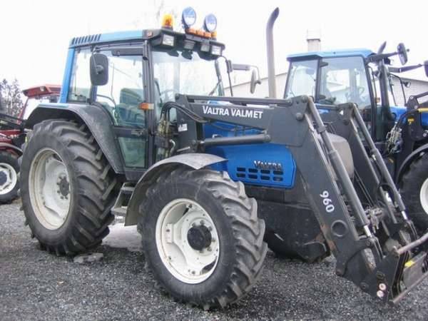 entinen ajokki ..valtra 6550 HiTech vm.00 ,,
lievästi piristetty 120hp
Avainsanat: valtra