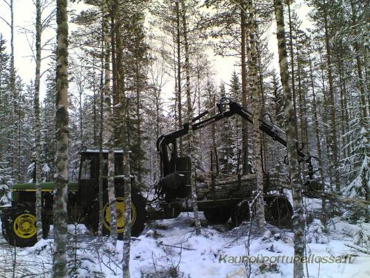 JD 3350, RKP-vaunu ja Kronos 5000
Avainsanat: Metsä