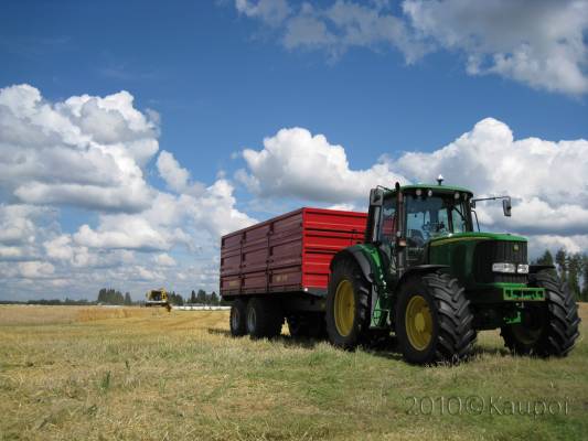 Puintien alotus 6.8.2010
John Deere 6920s, Tuhti WS170 ja Sampo 2085.
Tiril-ohraa, kylvetty 12.5.
