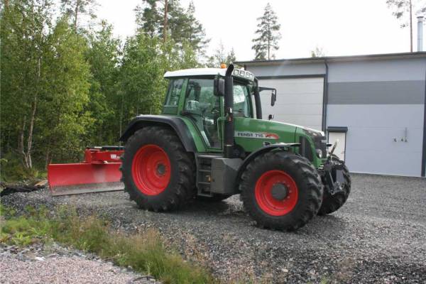 Fendt 716 + Vieskan Metallin takalana
Avainsanat: fendt