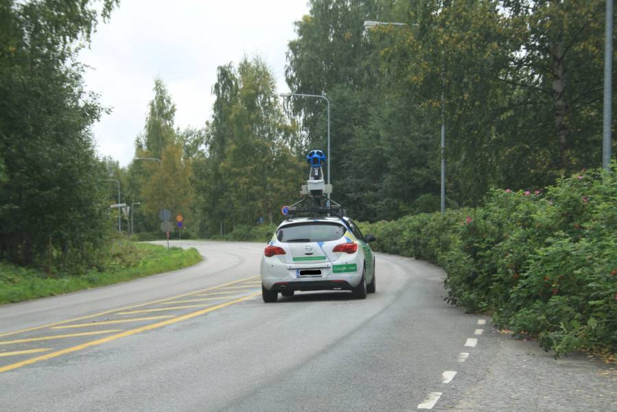 Google-auto
Googlen kuvausauto kurvas perään niin piti ottaa kuva
Avainsanat: Google auto