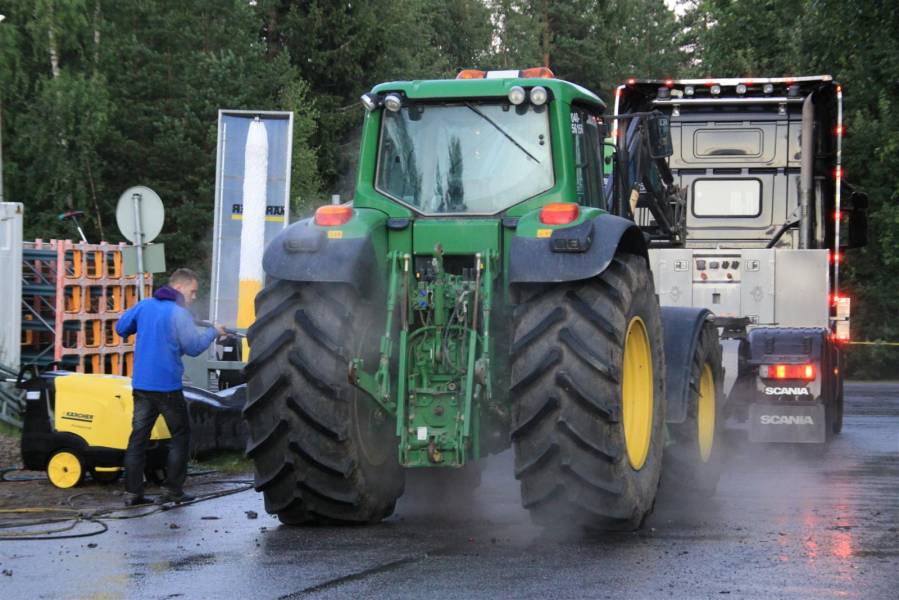 Jontikka Power Truck Shown pesussa
Power Truck Show:n kuvia myös laitettu pottupellossa.fi Facebook-sivulle.
Avainsanat: John Deere