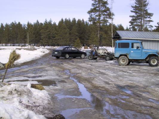 Ford Sierra 2.0 turbo
Vähän tehokkaampi tapaus, kato konehuonekuva. En tiiä onko auto enää hengissä.
Kuvassa myös Toyota BJ, jolla tuli yhteen aikaan ajeltua.
Avainsanat: ford sierra toyota bj