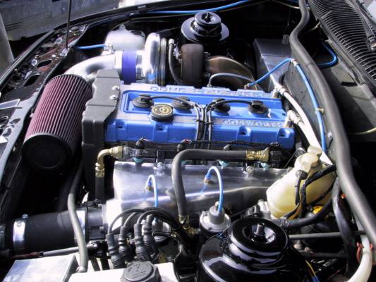 Ford Sierra 2.0 turbo
Konehuoneesta. Elämää suurempi turbo. Heppoja muistaakseni jossain 550-700 välillä. Kaikenlaista viritystä oli tehty.
Avainsanat: ford sierra
