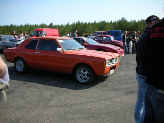 Lähtisitkö viivalle?
Mä en välttis...Ford Taunus 2.0 turbo tai jotain sinne päin :) Kalajoelta kiihdytyskisoista.
Avainsanat: ford taunus