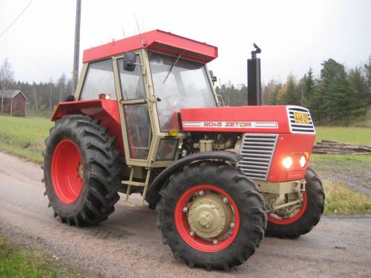 Zetor 8045
Lievän entisöinnin jäljiltä.
Avainsanat: Zetor Crystal