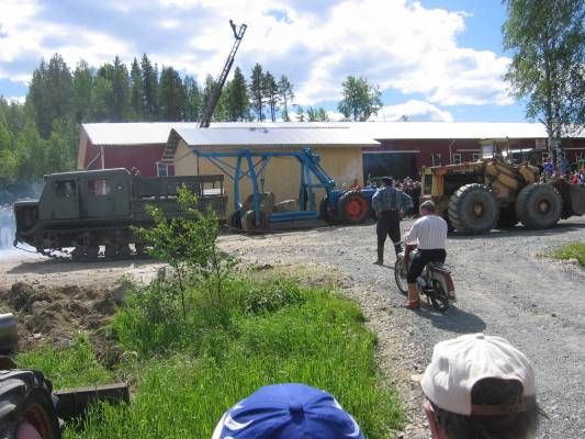 Vetokisa
Kuva putajasta -07. Vetokisa ATS-59 telavetäjän ja Allis-Chalmers TL-30 kuormaajan välillä, tasapeli tais tulla.
Avainsanat: Allis-Chalmers ATS