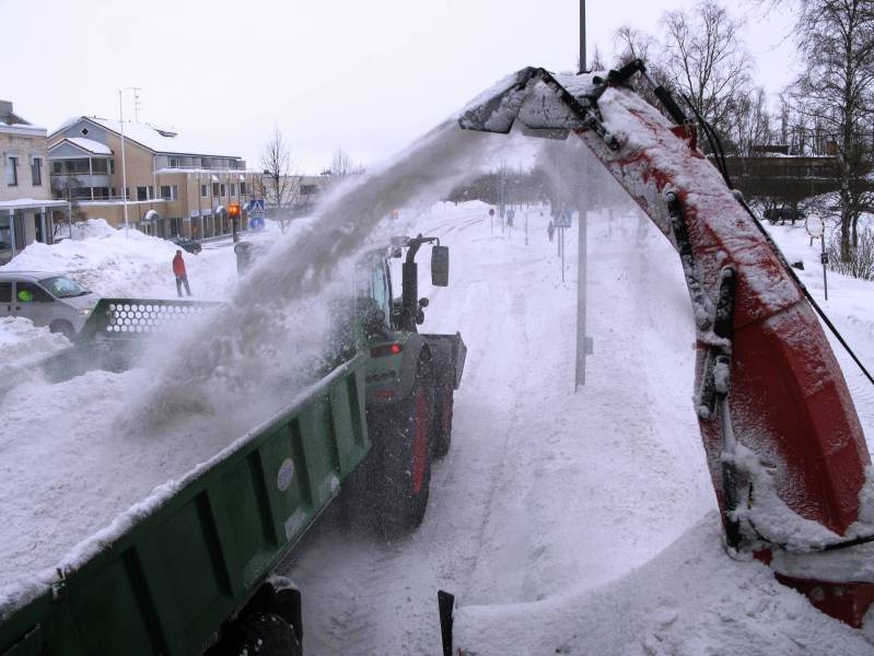 Tokvam lingolla penkkojen poistoa.
Käytiin kylillä vähän ajelemassa lunta.
Kuvia www.mortti.us
videota täälä http://www.youtube.com/watch?v=0fQ0ghRaHbk
