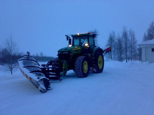 JD 7920 am teho ja hese 4000
Kolailua
Avainsanat: jd 7920 hese am teho