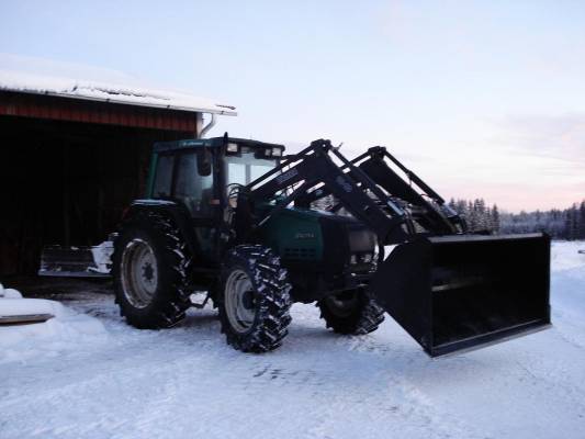 Valtra 6750
Hitekki 6750 lumivarustuksessa
Avainsanat: valmet hitech 6750
