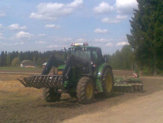 Ruiskustusraktori,välillä catroksen ees
6530 autotrack
Avainsanat: 6530 autotrack,q65,amazone