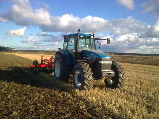 Lautamuokkausta
Syksyn muokkauksilta
Avainsanat: New Holland Ares