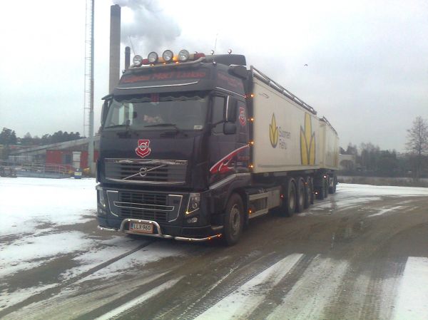 Volvo FH16
Rehuauto
Avainsanat: rehuauto