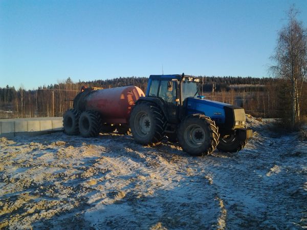 Valtra 8150
Lietteen siirtoa 
Avainsanat: Valtra 8150