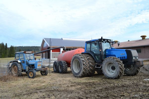 Lietteen ajon harjoittelua
Ford 4000 & Pameco
Valtra 8150 & Jako
Avainsanat: Ford valtra