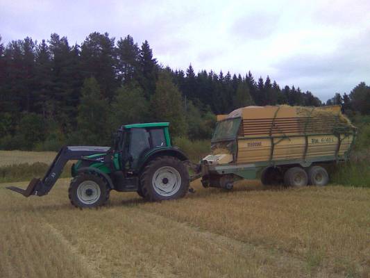 Pehkun ajoa syksyllä 09
Valtra N121a & Krone Titan 6/40L
Avainsanat: Valtra Krone