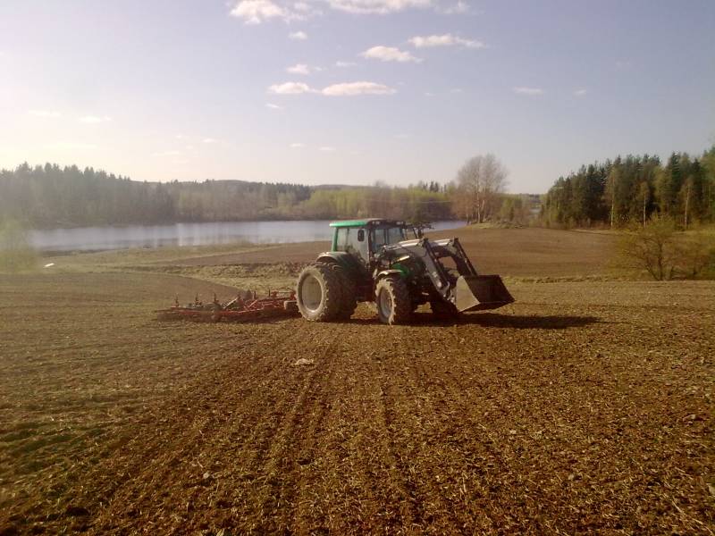 Valtra N121a & potila 5,4m
Muokkausta näteissä maisemissa
Avainsanat: valtra n 121 potila