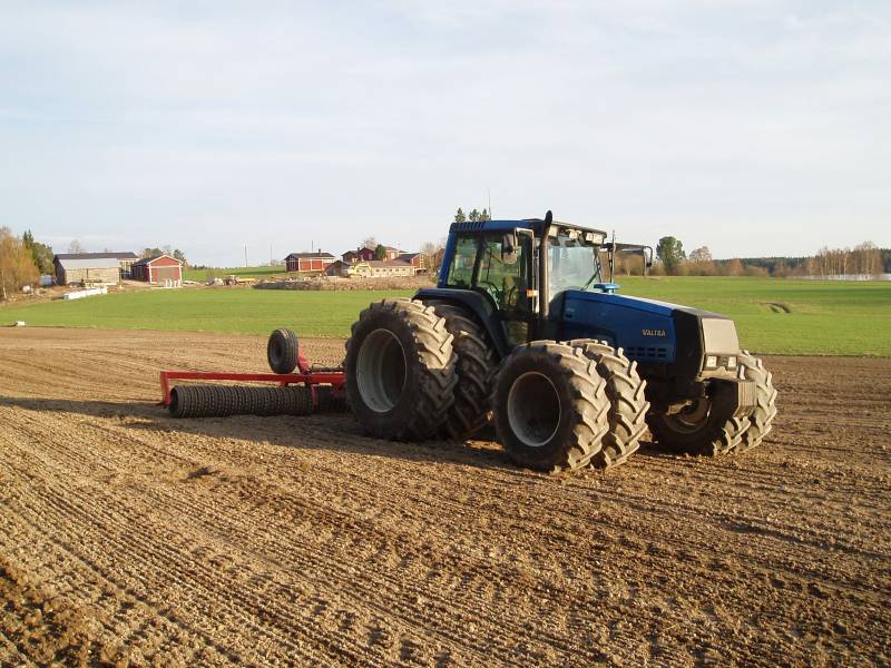 Valtra 8150 & Scanroller 620
Jyräystä 2012
Avainsanat: Valtra 8150 Jyrä scanroller