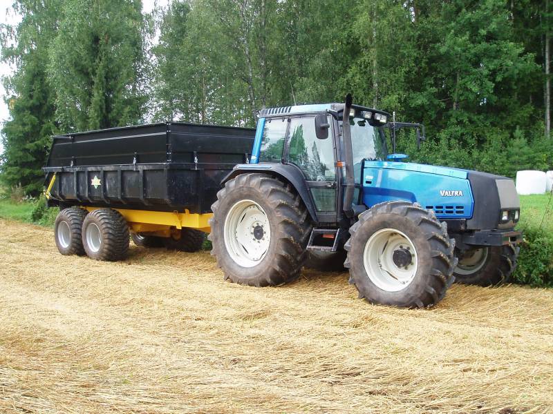 Valtra 8150 & ERT 14 viljalaidoilla
Avainsanat: 8150 Ert Valtra