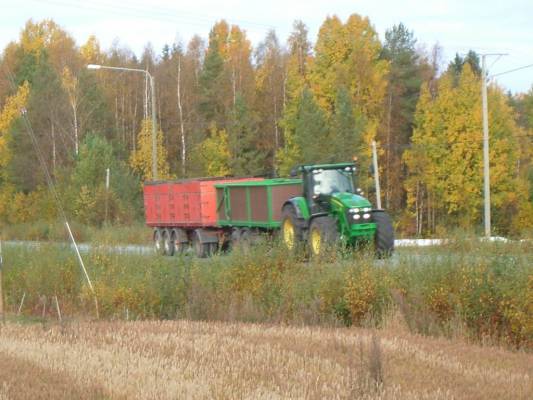 Viljakärryt
Ohikulkijan viljan siirto yhdistelmä zondeeren perässä (7930)
