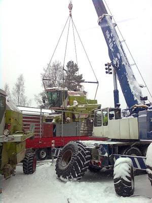 claassin lastaus rekkaan
Lastattiin claassit turkin poikien autoihin ,matka irakia kohti alkaa...
Avainsanat: claas 68