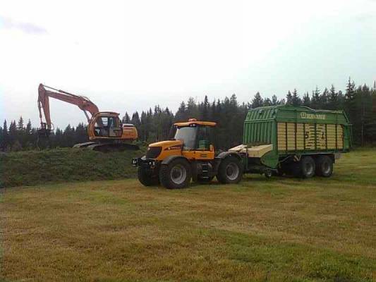 Rehunteko kalustoa
Hyundai 130 ,JCB 3220 ja Krone 5xl
Keywords: jcb